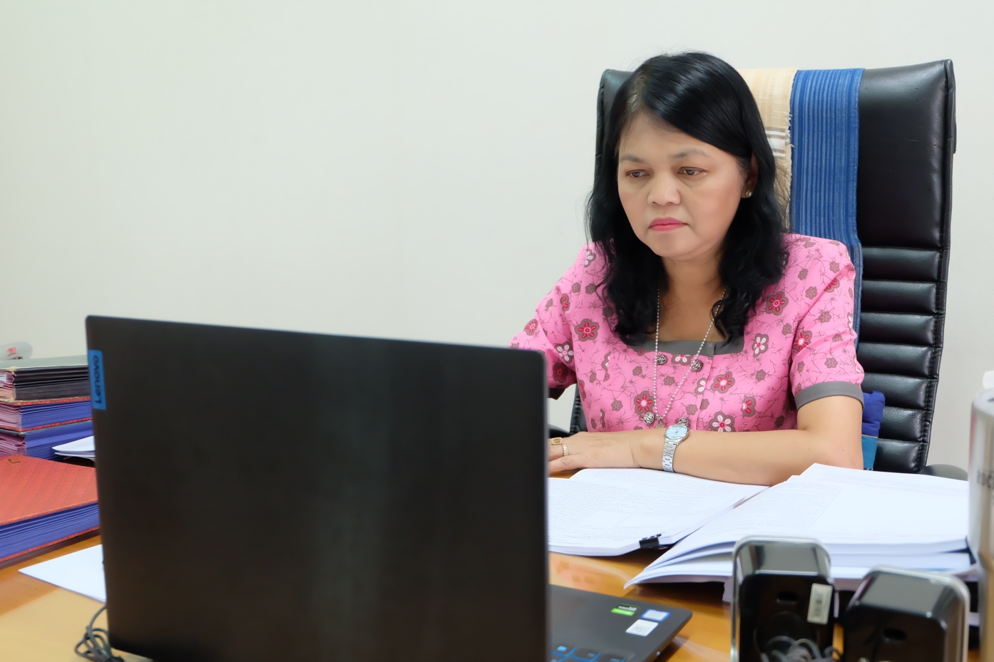 title - ผู้ตรวจราชการ ส.ป.ก. ร่วมประชุมคณะทำงานสรรหาปราชญ์เกษตรของแผ่นดินระดับเขต เขตตรวจราชการที่ 12 ประจำปี 2567 ผ่านระบบการประชุมทางไกลออนไลน์ Application Zoom Meeting